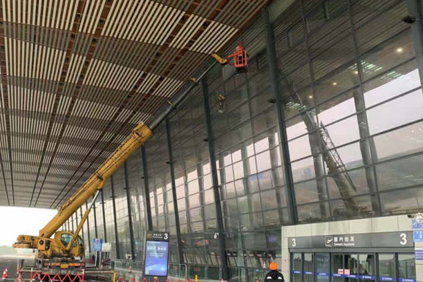 东山玻璃幕墙维护和保养